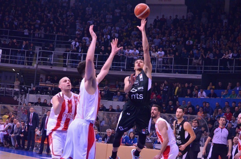Crvena zvezda pobedila Partizan u neizvesnoj završnici, za verovatni okršaj u polufinalu