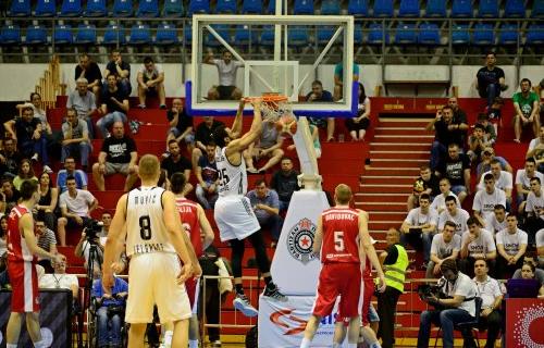 Partizan i Zvezda vode u polufinalu