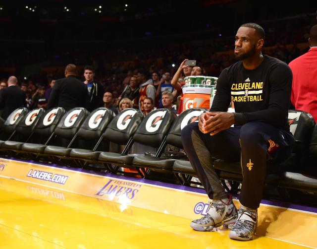 Dramatičan završetak prelaznog roka u NBA, Klivlend promenio pola tima